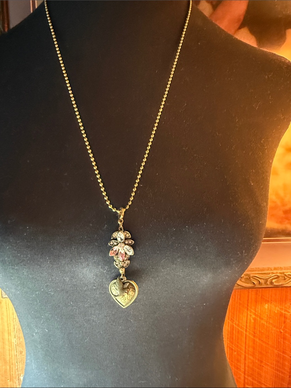 Vintage-Inspired Gold Tone Floral Heart Pendant Necklace - Women Jewelry